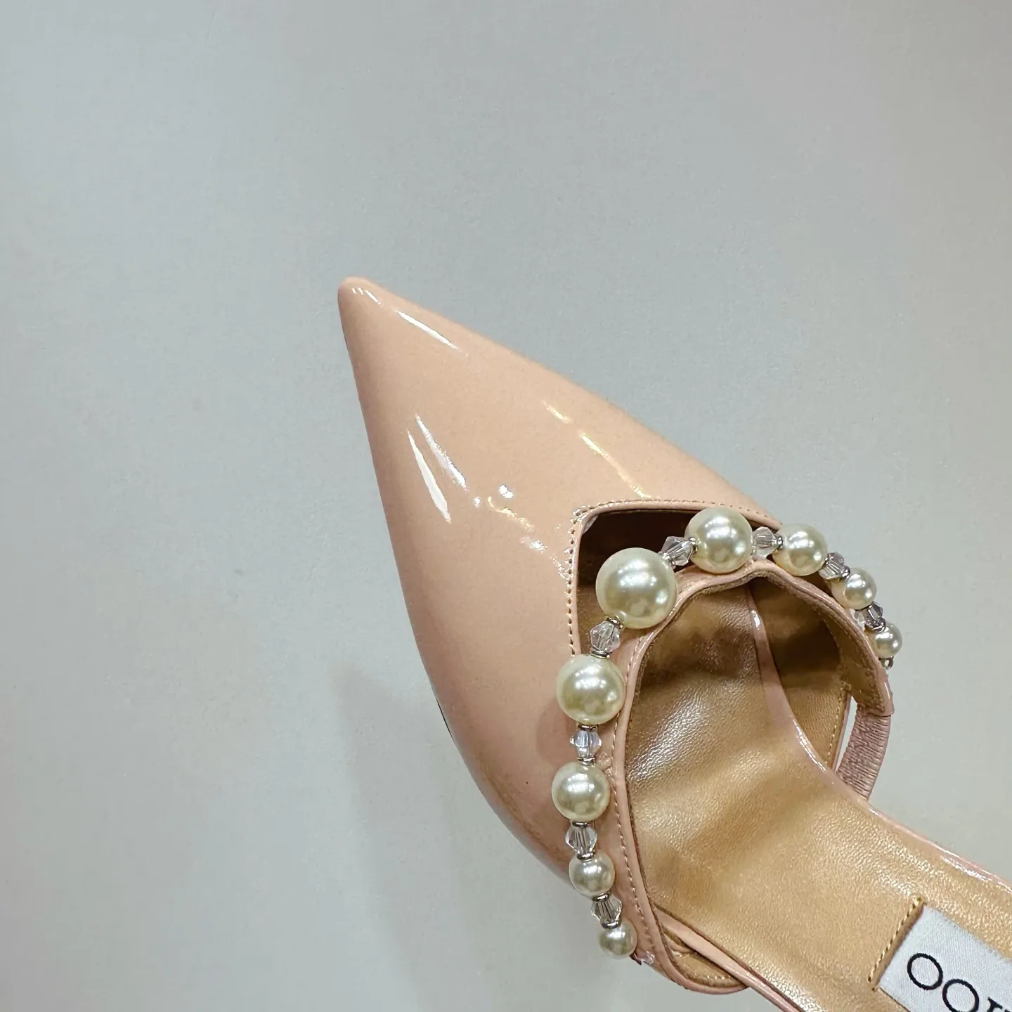 👟👟Ex-factory price 620👟👟 JIMMY CHOO (Jimmy CHOO) 💝💝💝 is a very comprehensive noble fashion lifestyle brand, with a series of women's high-heeled, medium-heeled, flat-heeled sandals with the same straps from major fashion bloggers and celebrities in Hong Kong and the United States.  The Australian pointed toe, round toe and square toe series are simply beautiful. Fall in love with elegance and playful sense of the future. Just by looking at them, you want to own them immediately, but you can really think about a pair of exquisite high heels~~~~~~~~~~~~~~~~~ 💝This series is specially designed for extraordinary and indifferent ladies, thus creating a unique overall effect, Jimmy Choo Design products that inspire women to move forward and show their charm💝💝💝 1⃣️Material: Imported patent leather 2⃣️Inner: Imported Italian lambskin, super soft and delicate 3⃣️Outsole: Imported Italian original original color genuine leather outsole Heel height 8.5 4⃣️Code number: 35 to 39 (34.40.41.42. Customized)